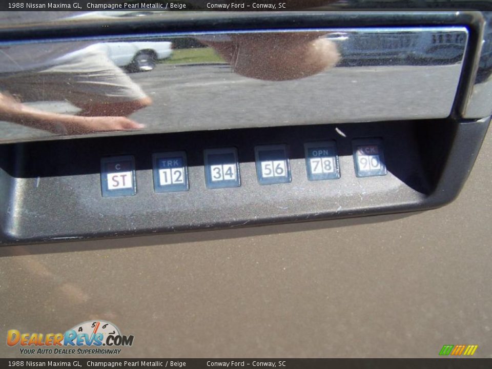 1988 Nissan Maxima GL Champagne Pearl Metallic / Beige Photo #16