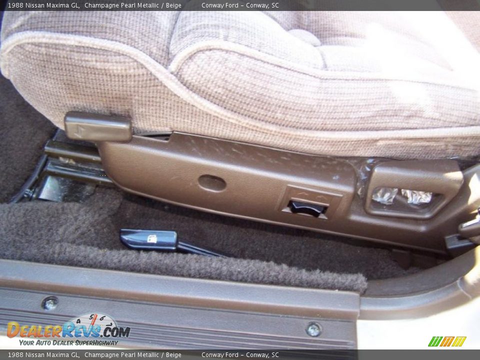1988 Nissan Maxima GL Champagne Pearl Metallic / Beige Photo #23