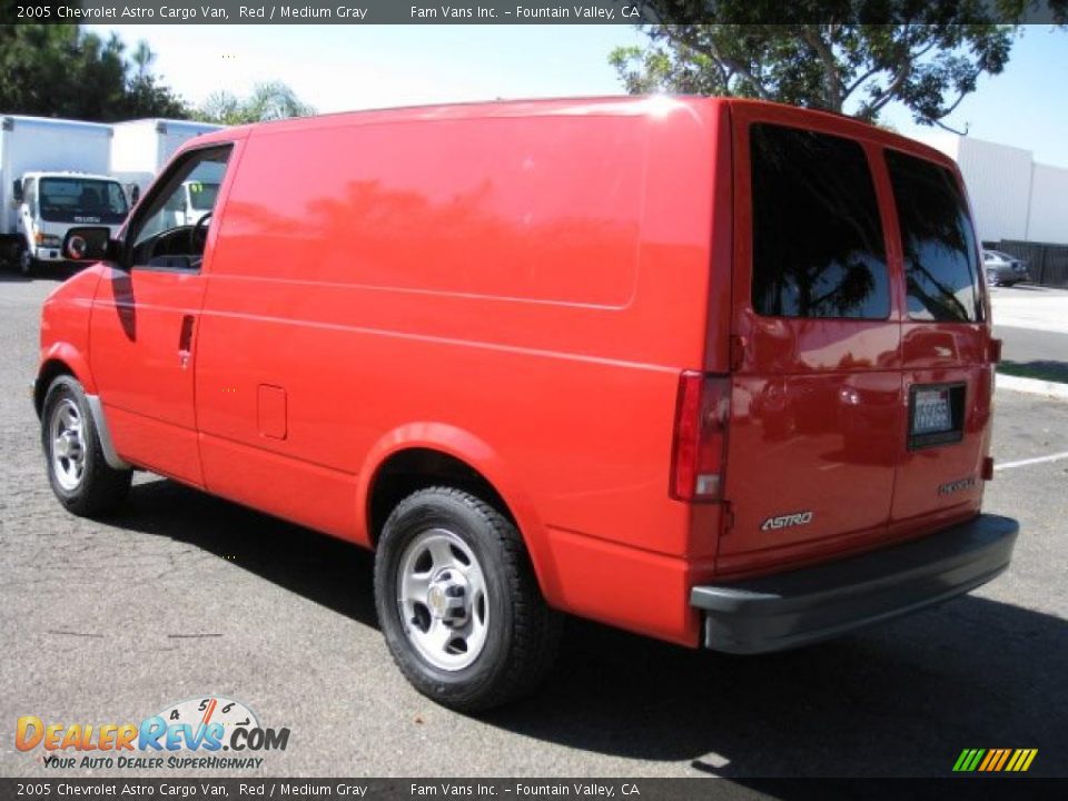 2005 Chevrolet Astro Cargo Van Red / Medium Gray Photo #3