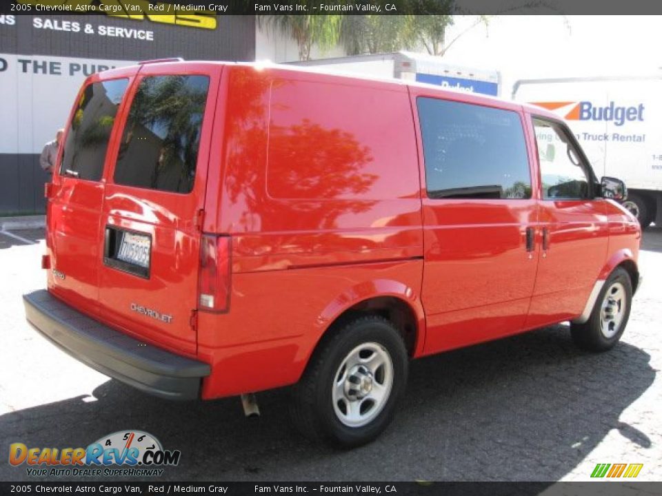 2005 Chevrolet Astro Cargo Van Red / Medium Gray Photo #5