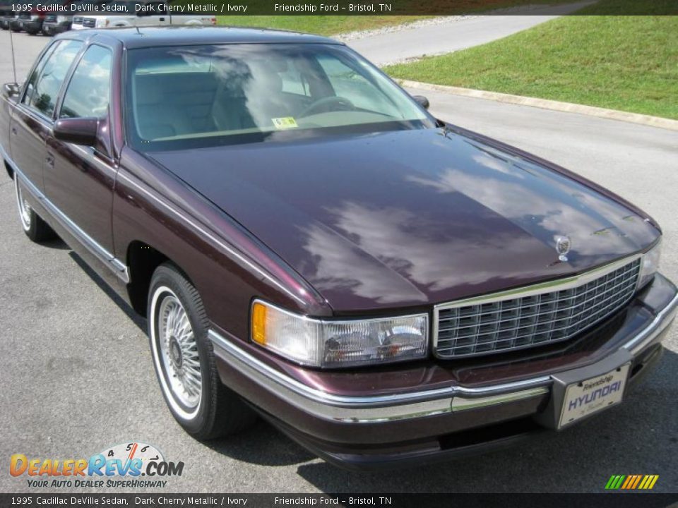 1995 Cadillac DeVille Sedan Dark Cherry Metallic / Ivory Photo #4