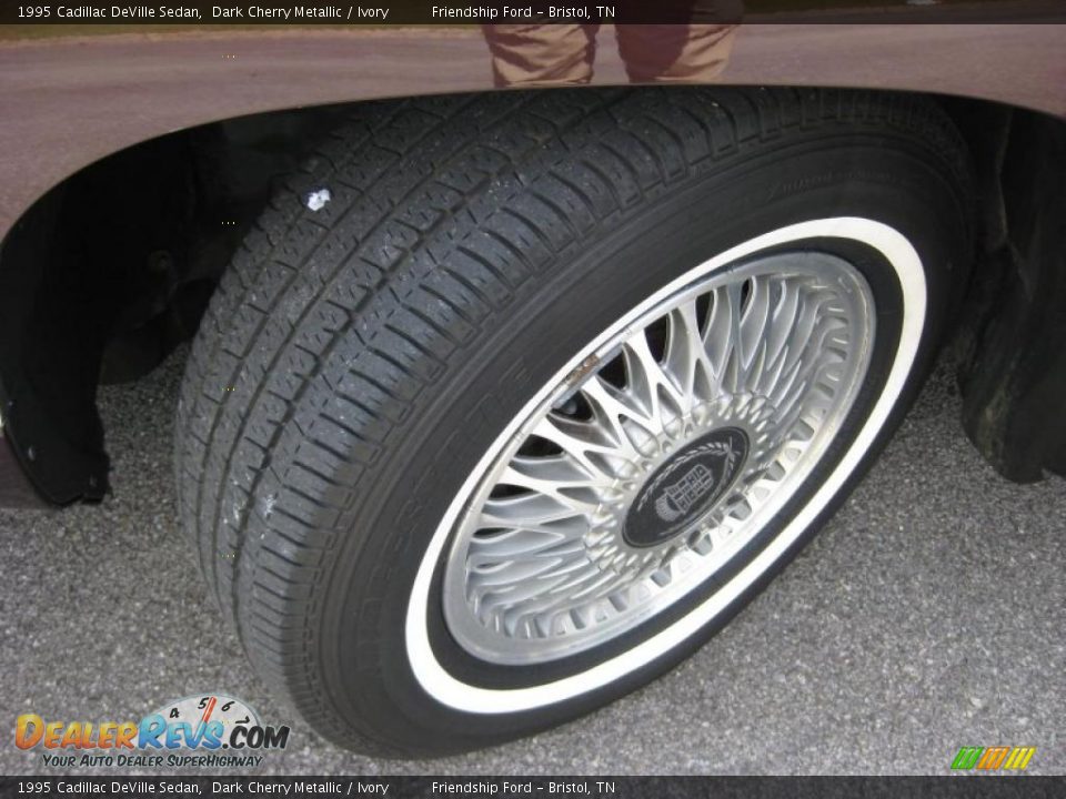 1995 Cadillac DeVille Sedan Dark Cherry Metallic / Ivory Photo #9