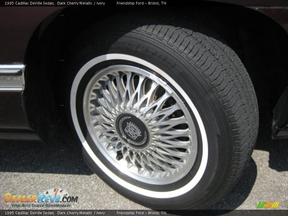 1995 Cadillac DeVille Sedan Dark Cherry Metallic / Ivory Photo #10