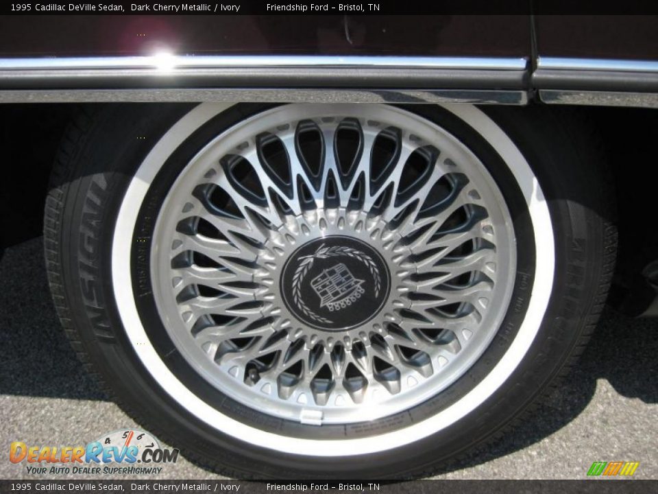 1995 Cadillac DeVille Sedan Dark Cherry Metallic / Ivory Photo #11