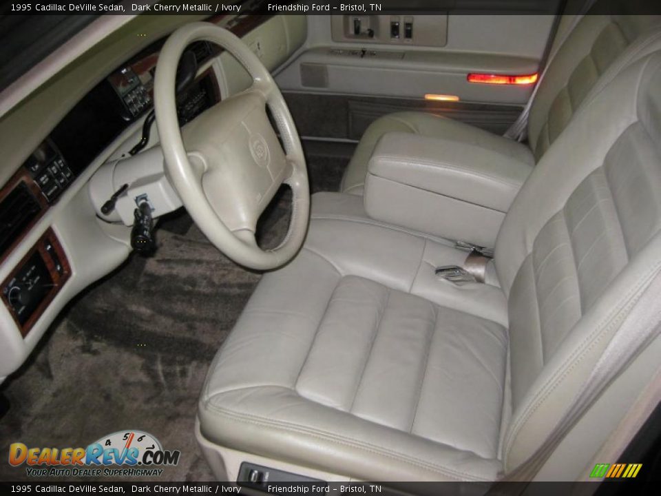 1995 Cadillac DeVille Sedan Dark Cherry Metallic / Ivory Photo #15