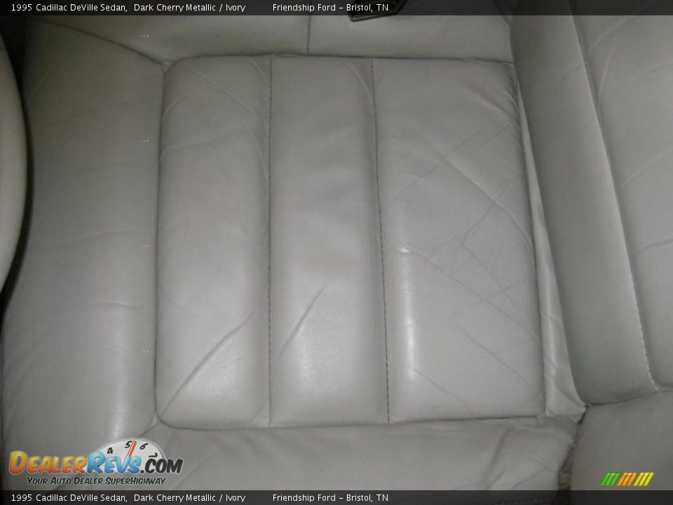 1995 Cadillac DeVille Sedan Dark Cherry Metallic / Ivory Photo #16