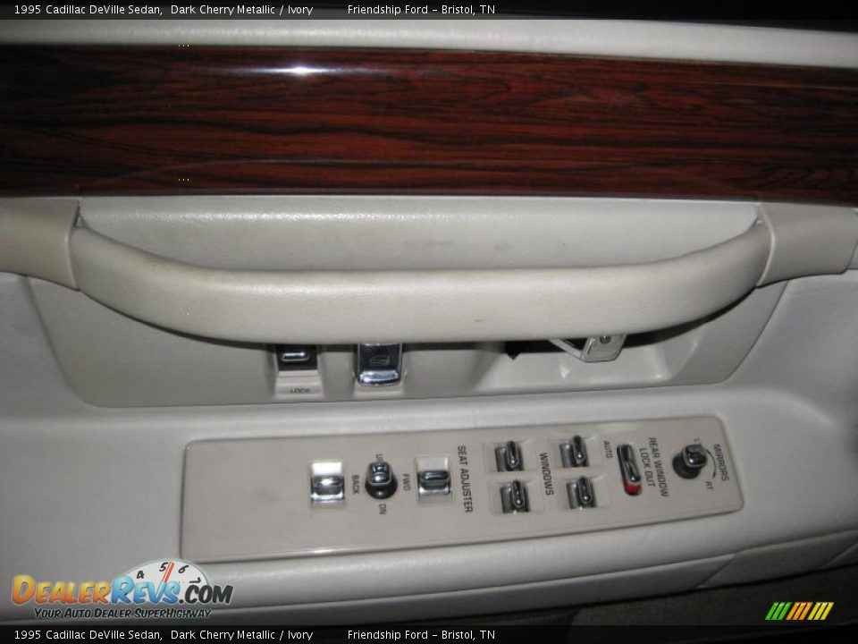 1995 Cadillac DeVille Sedan Dark Cherry Metallic / Ivory Photo #17