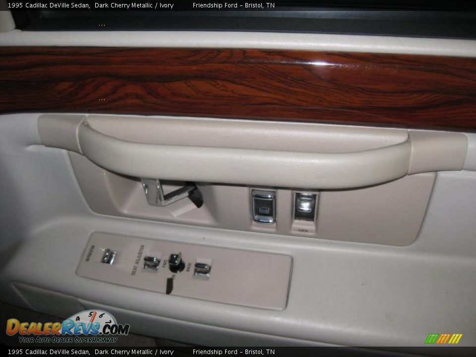 1995 Cadillac DeVille Sedan Dark Cherry Metallic / Ivory Photo #20