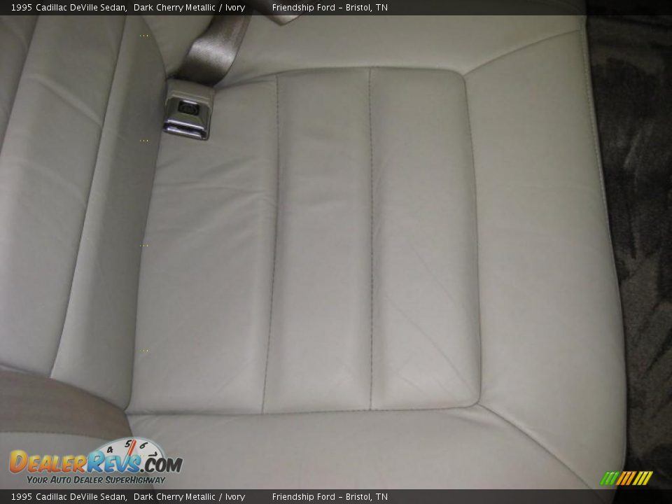 1995 Cadillac DeVille Sedan Dark Cherry Metallic / Ivory Photo #22