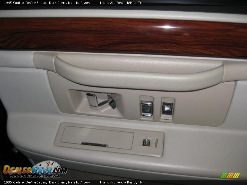 1995 Cadillac DeVille Sedan Dark Cherry Metallic / Ivory Photo #23