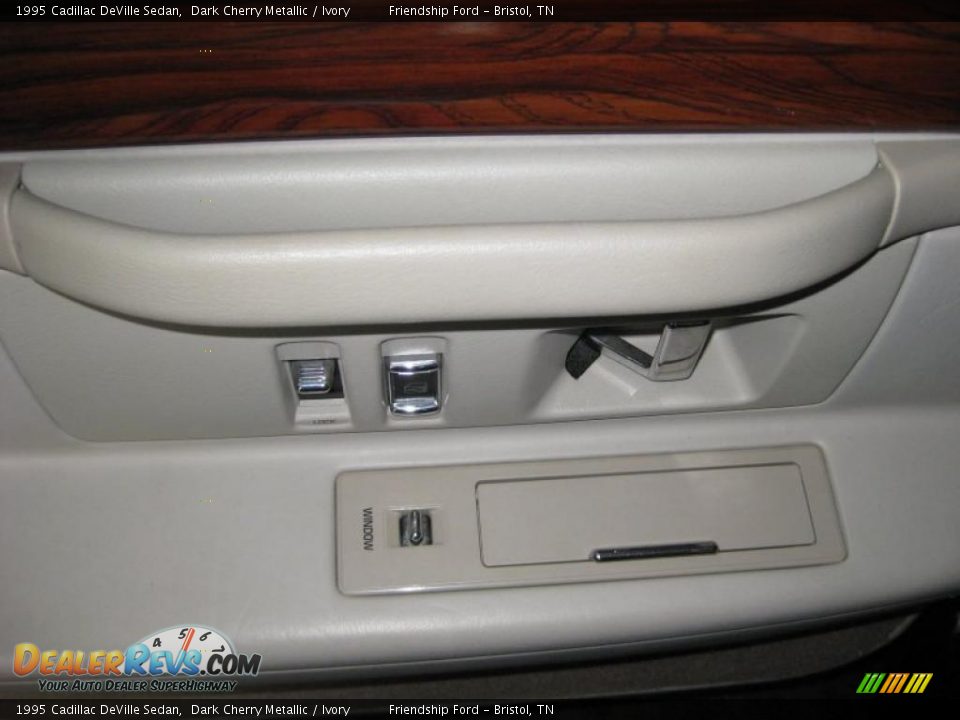1995 Cadillac DeVille Sedan Dark Cherry Metallic / Ivory Photo #26