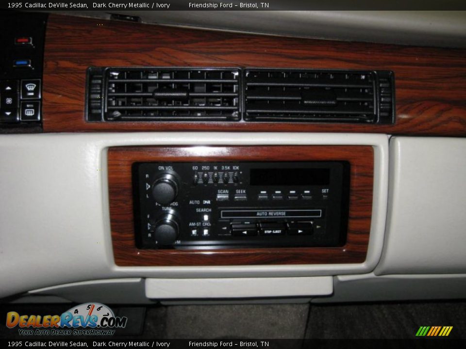 1995 Cadillac DeVille Sedan Dark Cherry Metallic / Ivory Photo #27