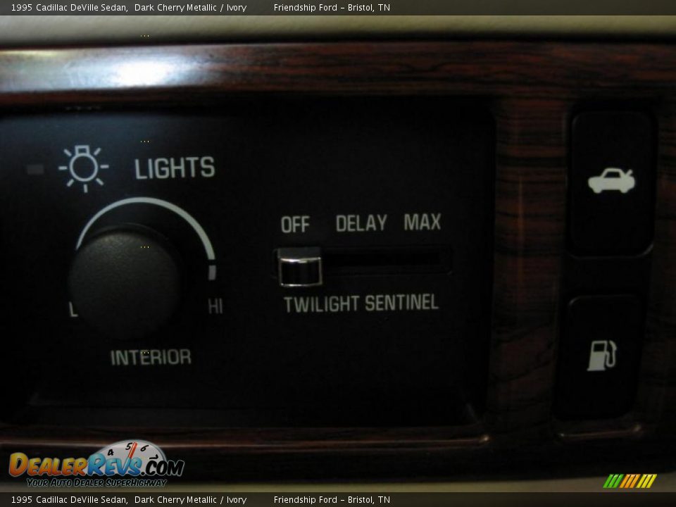 1995 Cadillac DeVille Sedan Dark Cherry Metallic / Ivory Photo #31