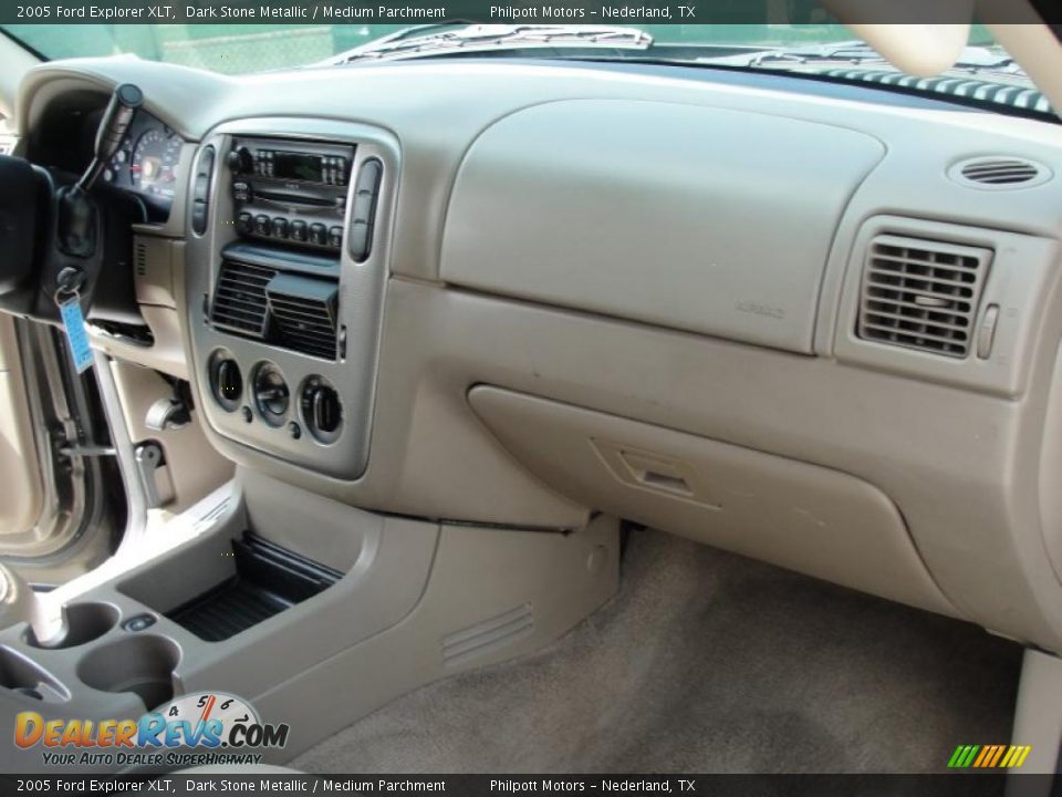 2005 Ford Explorer XLT Dark Stone Metallic / Medium Parchment Photo #24