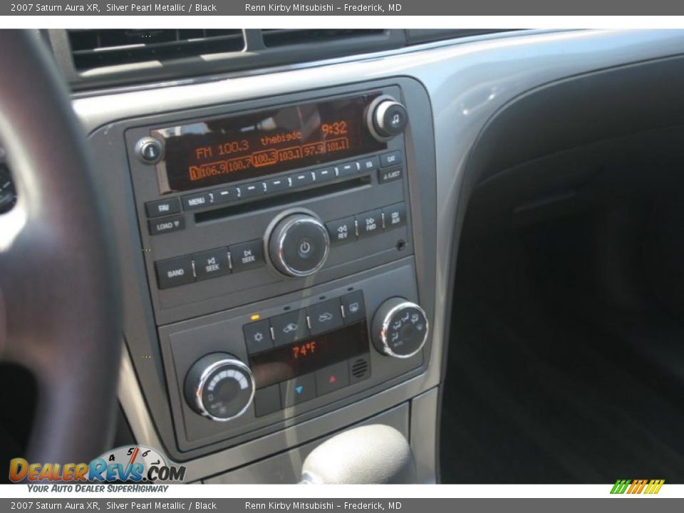 2007 Saturn Aura XR Silver Pearl Metallic / Black Photo #12