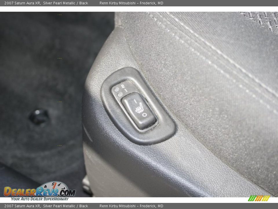 2007 Saturn Aura XR Silver Pearl Metallic / Black Photo #23