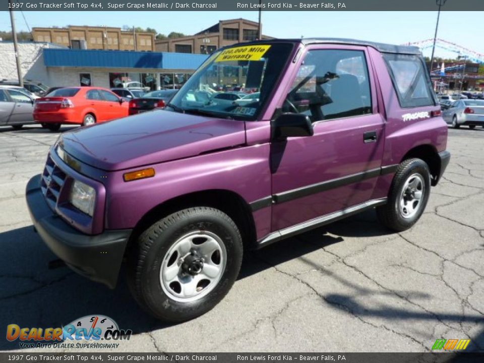 Front 3/4 View of 1997 Geo Tracker Soft Top 4x4 Photo #5