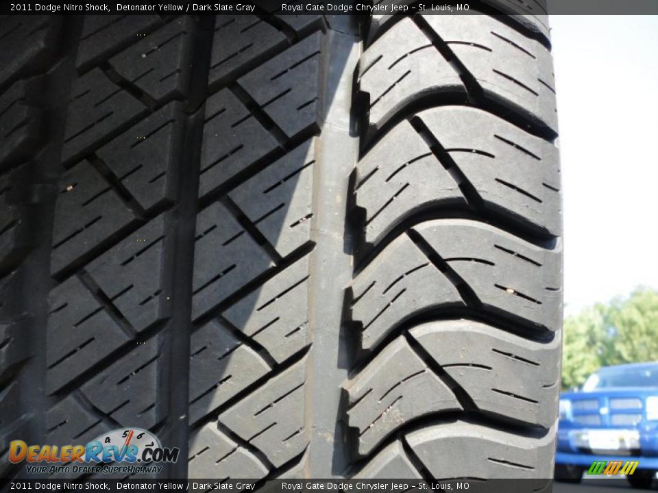 2011 Dodge Nitro Shock Detonator Yellow / Dark Slate Gray Photo #16