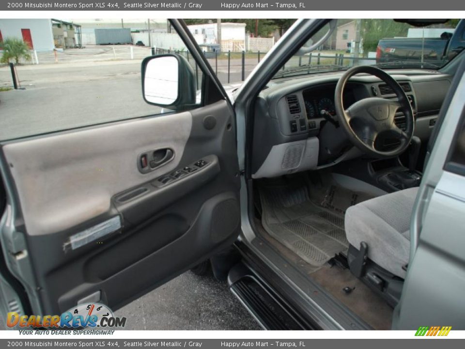 2000 Mitsubishi Montero Sport XLS 4x4 Seattle Silver Metallic / Gray Photo #13