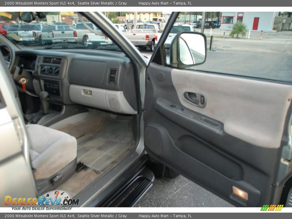 2000 Mitsubishi Montero Sport XLS 4x4 Seattle Silver Metallic / Gray Photo #16