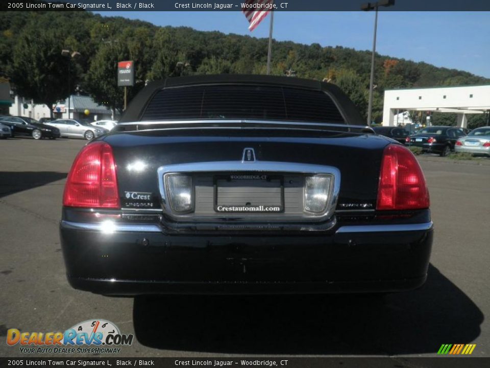 2005 Lincoln Town Car Signature L Black / Black Photo #5