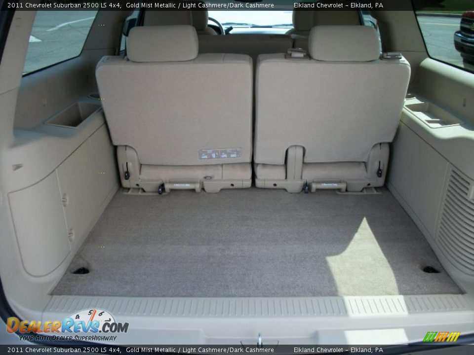 2011 Chevrolet Suburban 2500 LS 4x4 Gold Mist Metallic / Light Cashmere/Dark Cashmere Photo #16