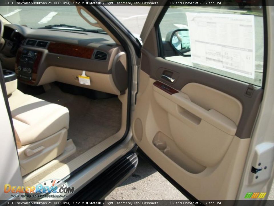 2011 Chevrolet Suburban 2500 LS 4x4 Gold Mist Metallic / Light Cashmere/Dark Cashmere Photo #18