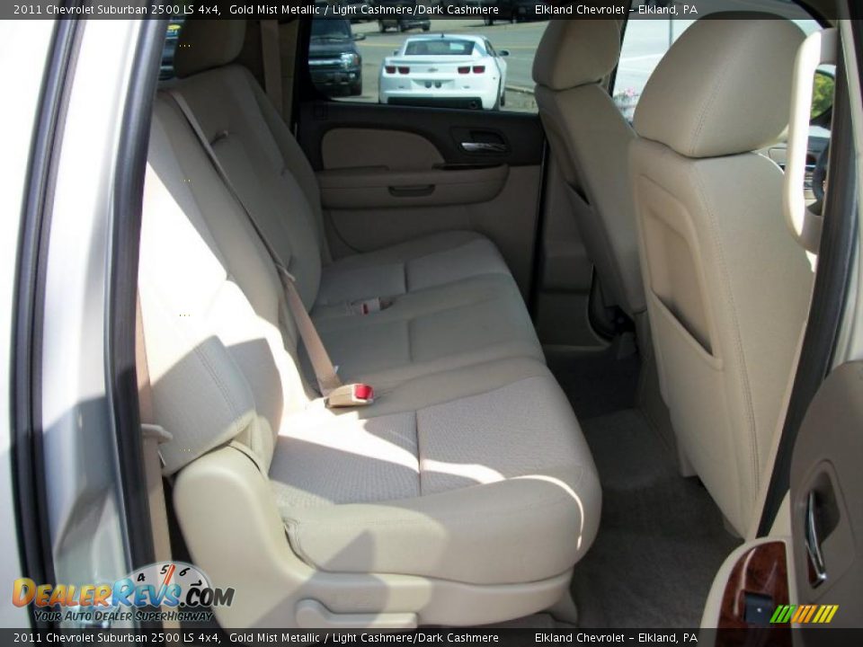 2011 Chevrolet Suburban 2500 LS 4x4 Gold Mist Metallic / Light Cashmere/Dark Cashmere Photo #23