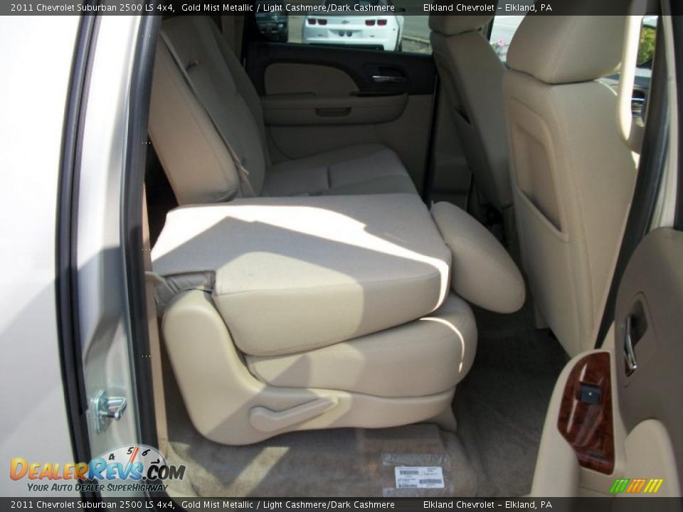 2011 Chevrolet Suburban 2500 LS 4x4 Gold Mist Metallic / Light Cashmere/Dark Cashmere Photo #24