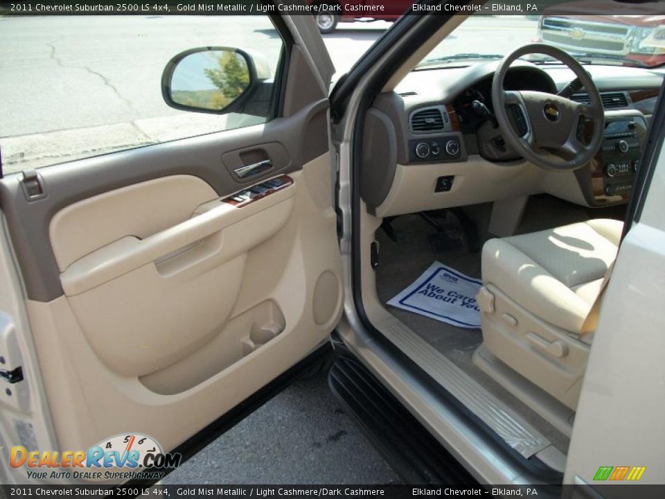 2011 Chevrolet Suburban 2500 LS 4x4 Gold Mist Metallic / Light Cashmere/Dark Cashmere Photo #34