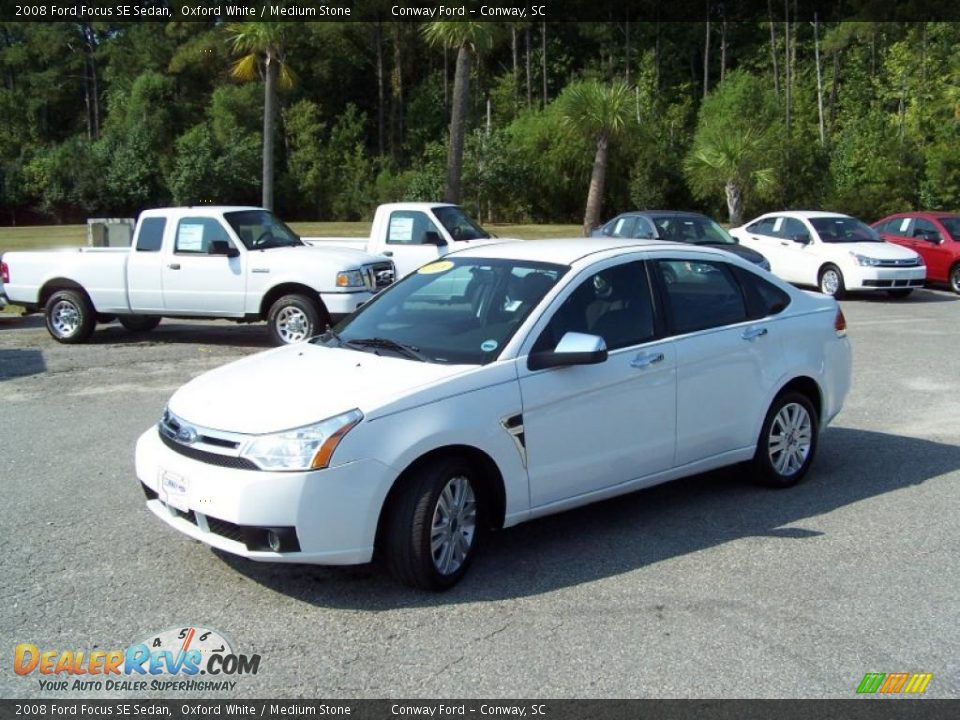 2008 Ford Focus SE Sedan Oxford White / Medium Stone Photo #1
