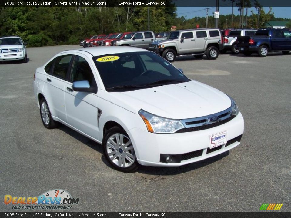 2008 Ford Focus SE Sedan Oxford White / Medium Stone Photo #3