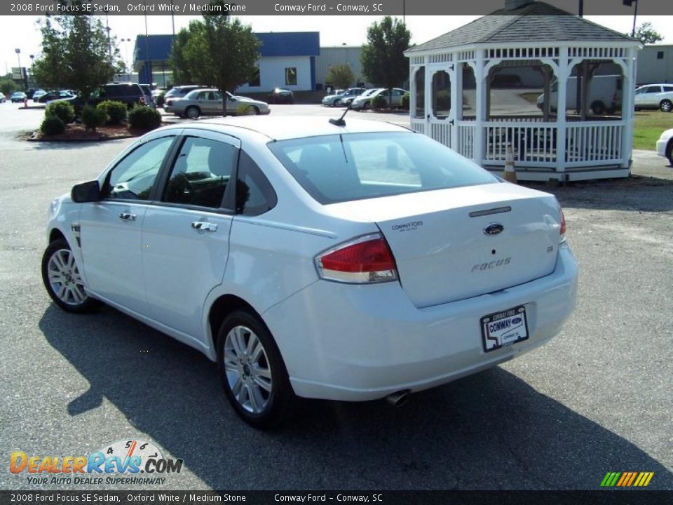 2008 Ford Focus SE Sedan Oxford White / Medium Stone Photo #7
