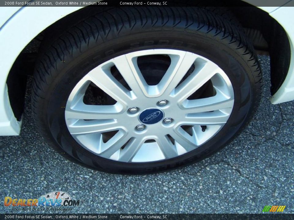 2008 Ford Focus SE Sedan Oxford White / Medium Stone Photo #9