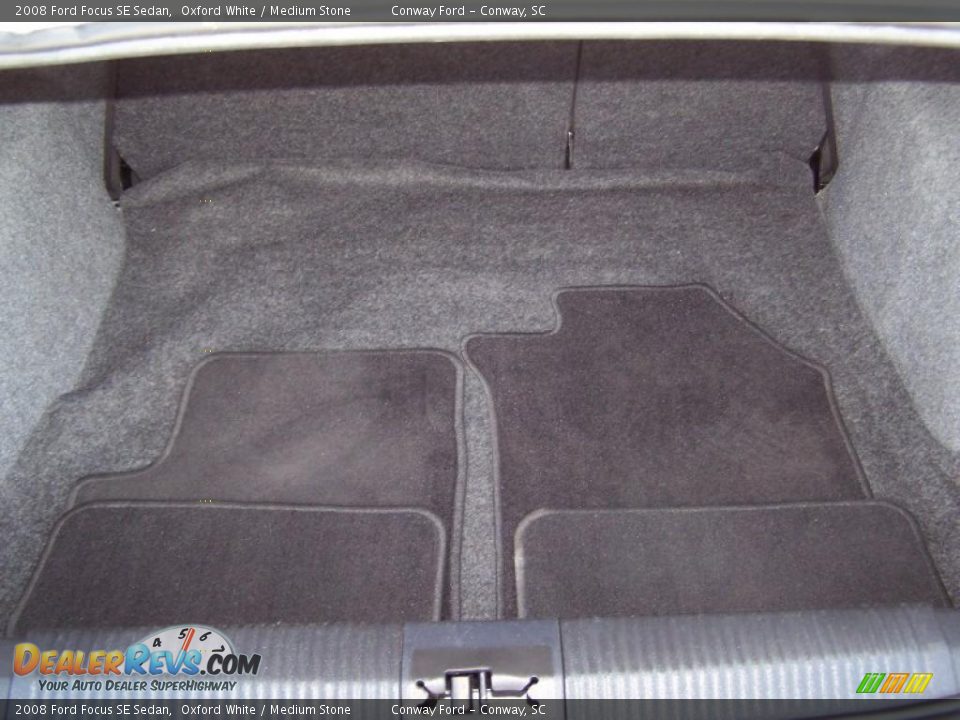 2008 Ford Focus SE Sedan Oxford White / Medium Stone Photo #14