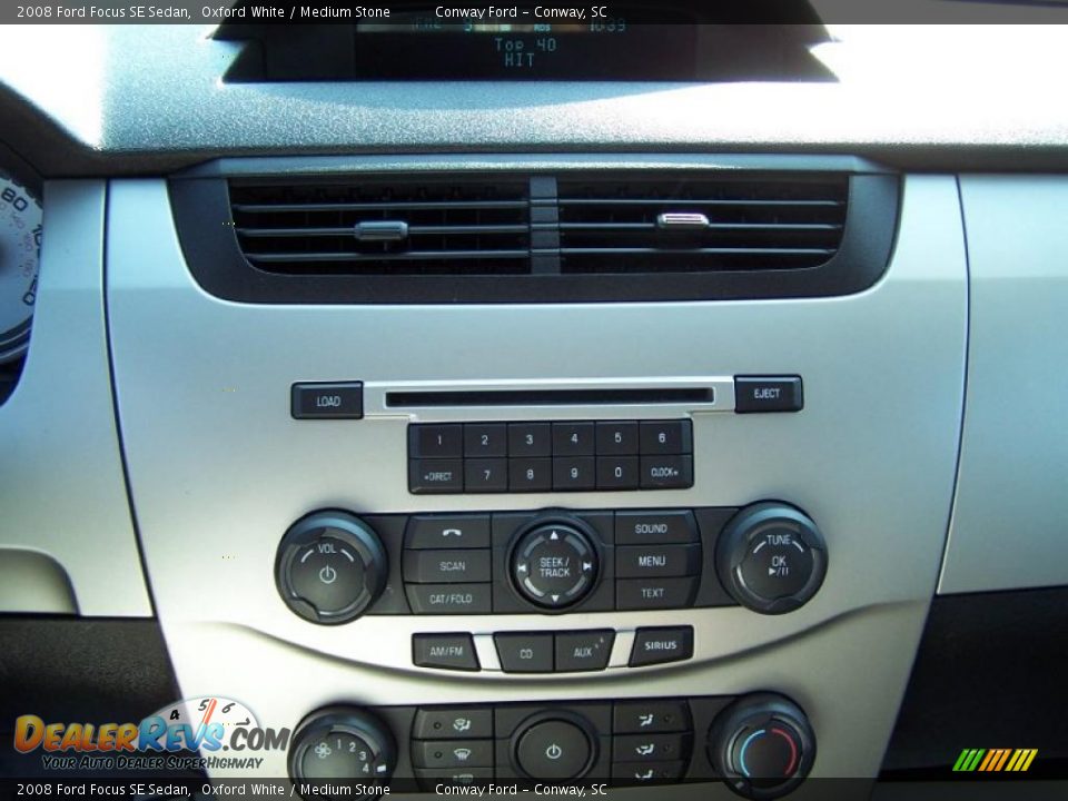 2008 Ford Focus SE Sedan Oxford White / Medium Stone Photo #23