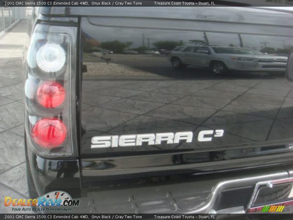 2001 GMC Sierra 1500 C3 Extended Cab 4WD Onyx Black / Gray Two Tone Photo #8