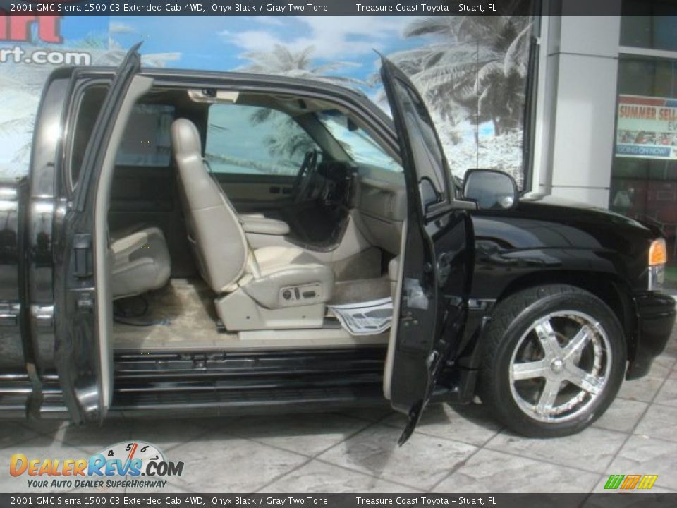 2001 GMC Sierra 1500 C3 Extended Cab 4WD Onyx Black / Gray Two Tone Photo #12