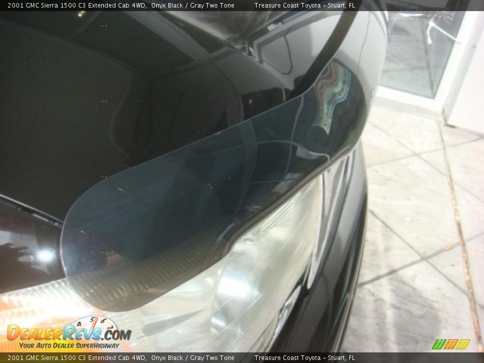 2001 GMC Sierra 1500 C3 Extended Cab 4WD Onyx Black / Gray Two Tone Photo #30