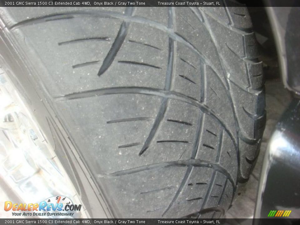 2001 GMC Sierra 1500 C3 Extended Cab 4WD Onyx Black / Gray Two Tone Photo #32