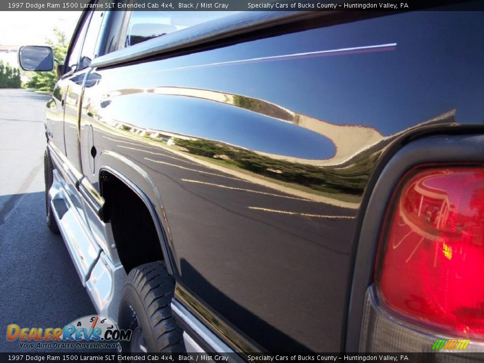 1997 Dodge Ram 1500 Laramie SLT Extended Cab 4x4 Black / Mist Gray Photo #19