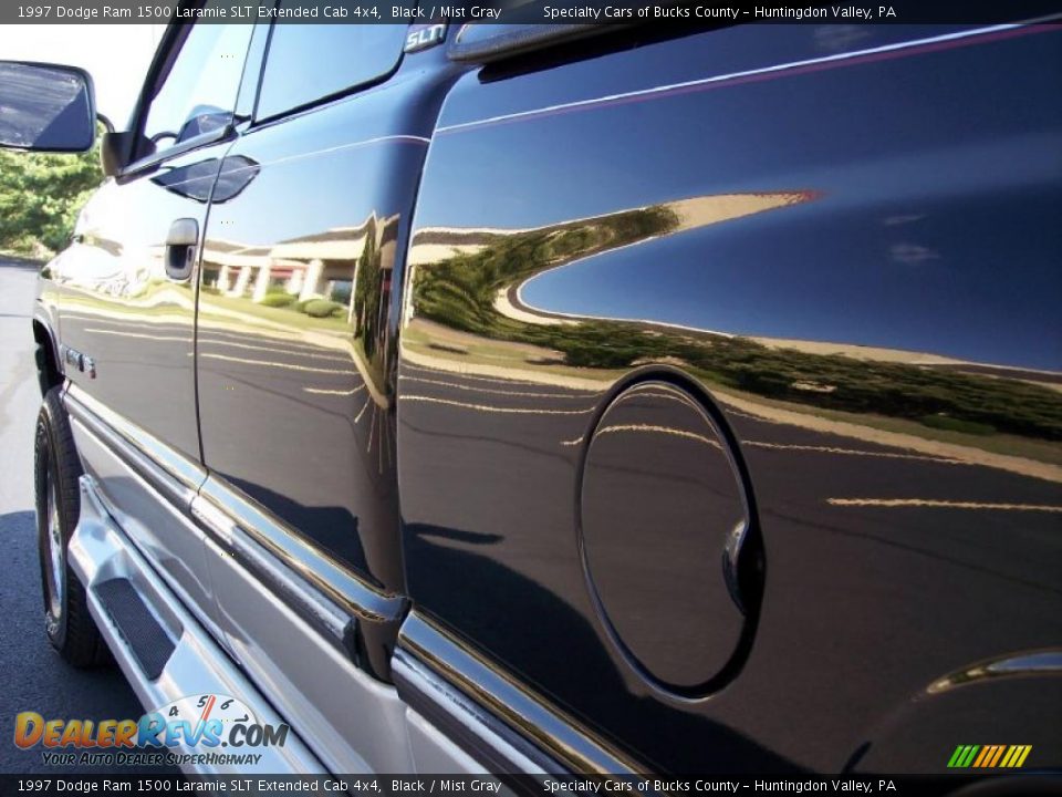 1997 Dodge Ram 1500 Laramie SLT Extended Cab 4x4 Black / Mist Gray Photo #20
