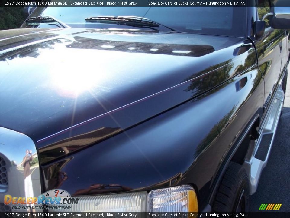 1997 Dodge Ram 1500 Laramie SLT Extended Cab 4x4 Black / Mist Gray Photo #22