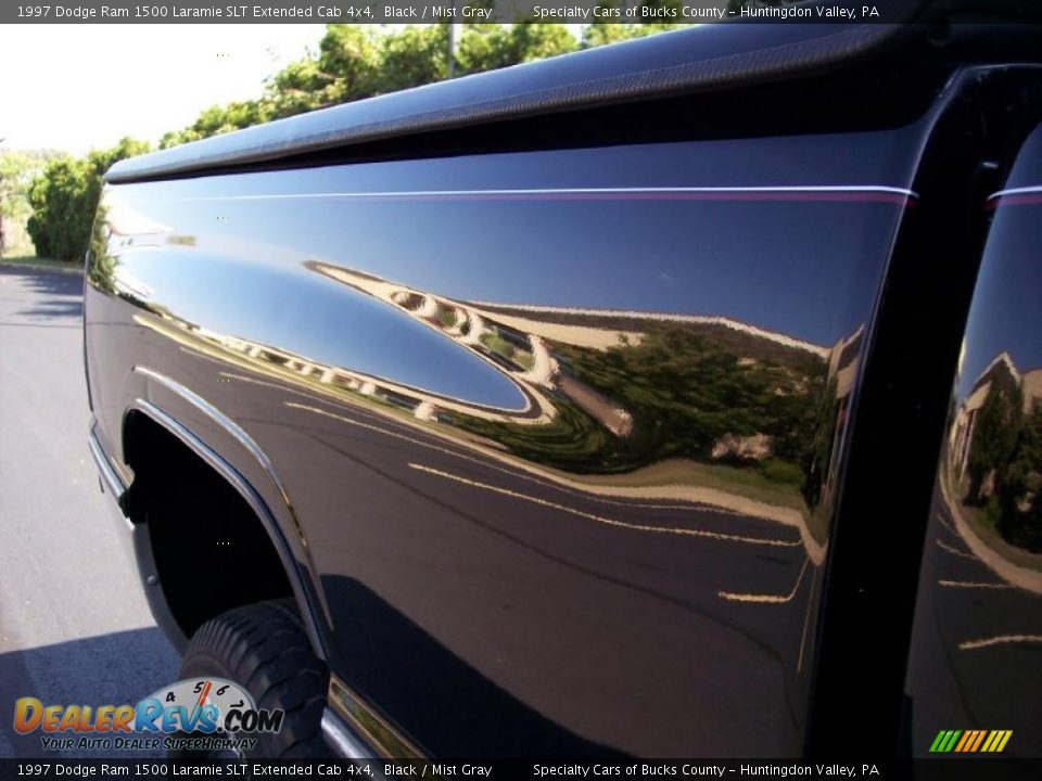 1997 Dodge Ram 1500 Laramie SLT Extended Cab 4x4 Black / Mist Gray Photo #27