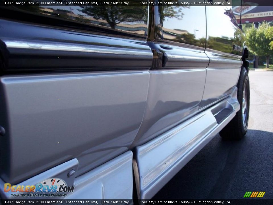 1997 Dodge Ram 1500 Laramie SLT Extended Cab 4x4 Black / Mist Gray Photo #28