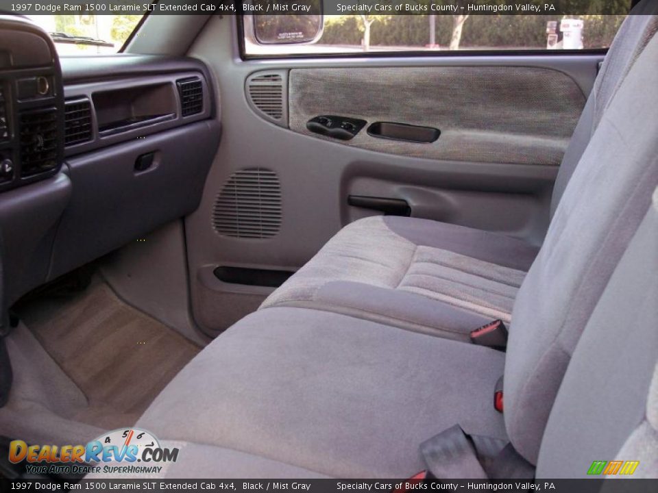1997 Dodge Ram 1500 Laramie SLT Extended Cab 4x4 Black / Mist Gray Photo #32
