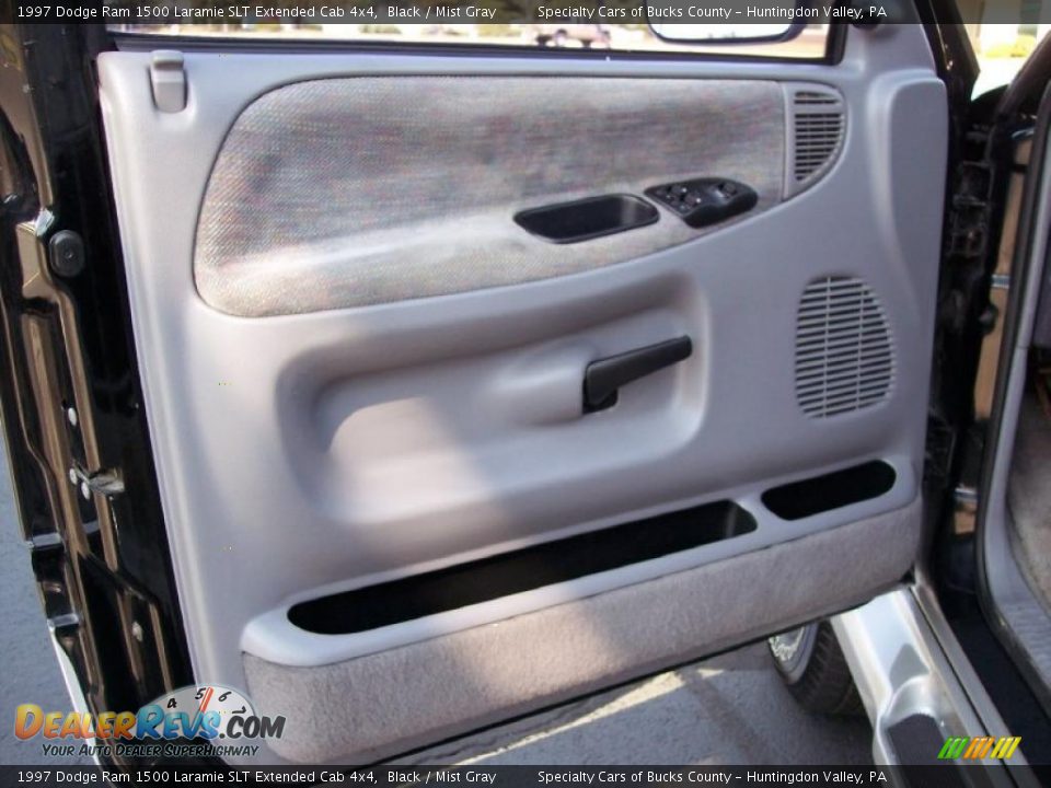 1997 Dodge Ram 1500 Laramie SLT Extended Cab 4x4 Black / Mist Gray Photo #33