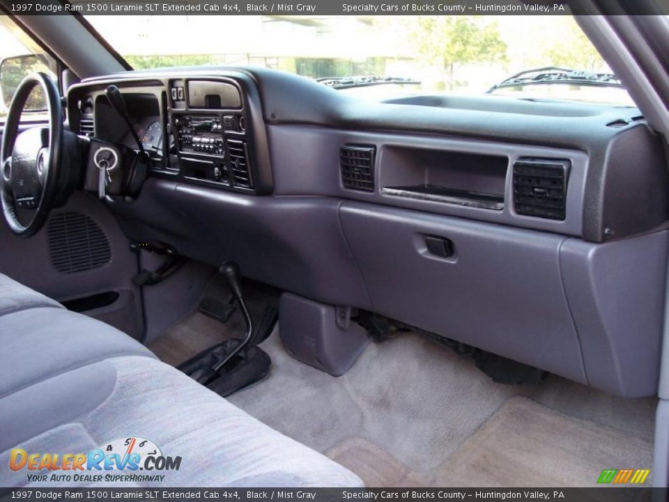 1997 Dodge Ram 1500 Laramie SLT Extended Cab 4x4 Black / Mist Gray Photo #36