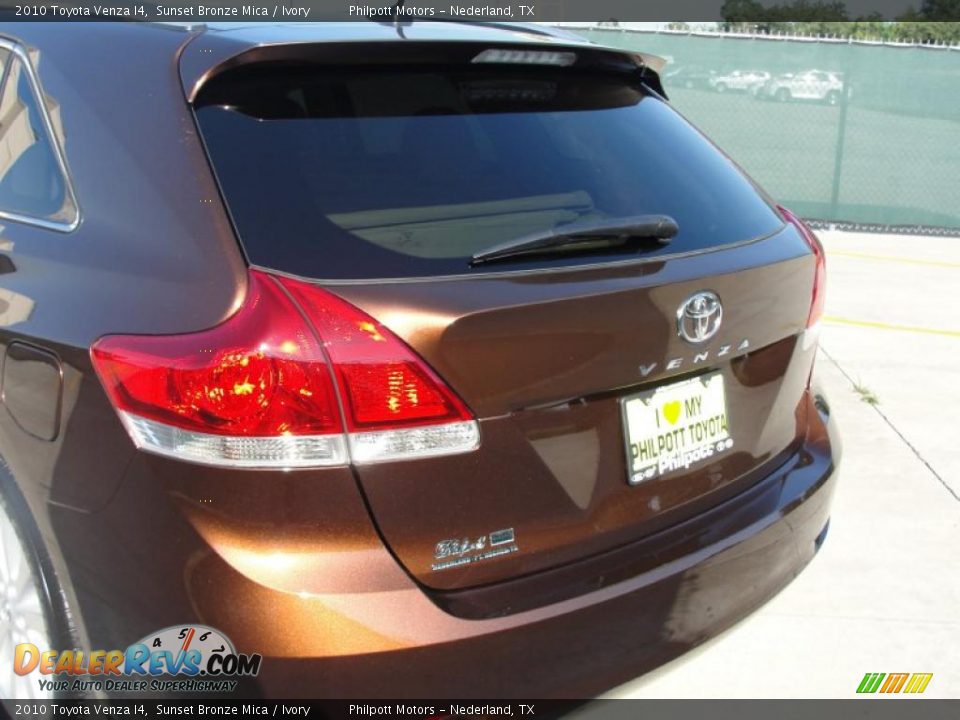 2010 Toyota Venza I4 Sunset Bronze Mica / Ivory Photo #21