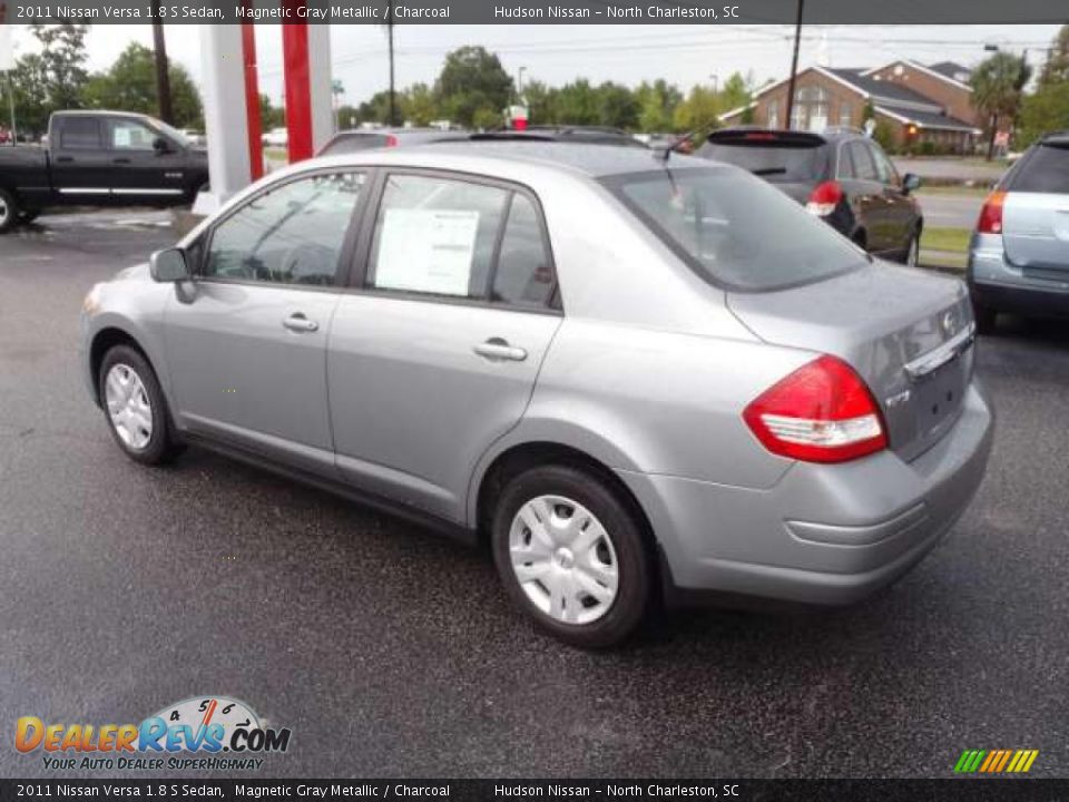 2011 Nissan versa 1.8 s sedan #1